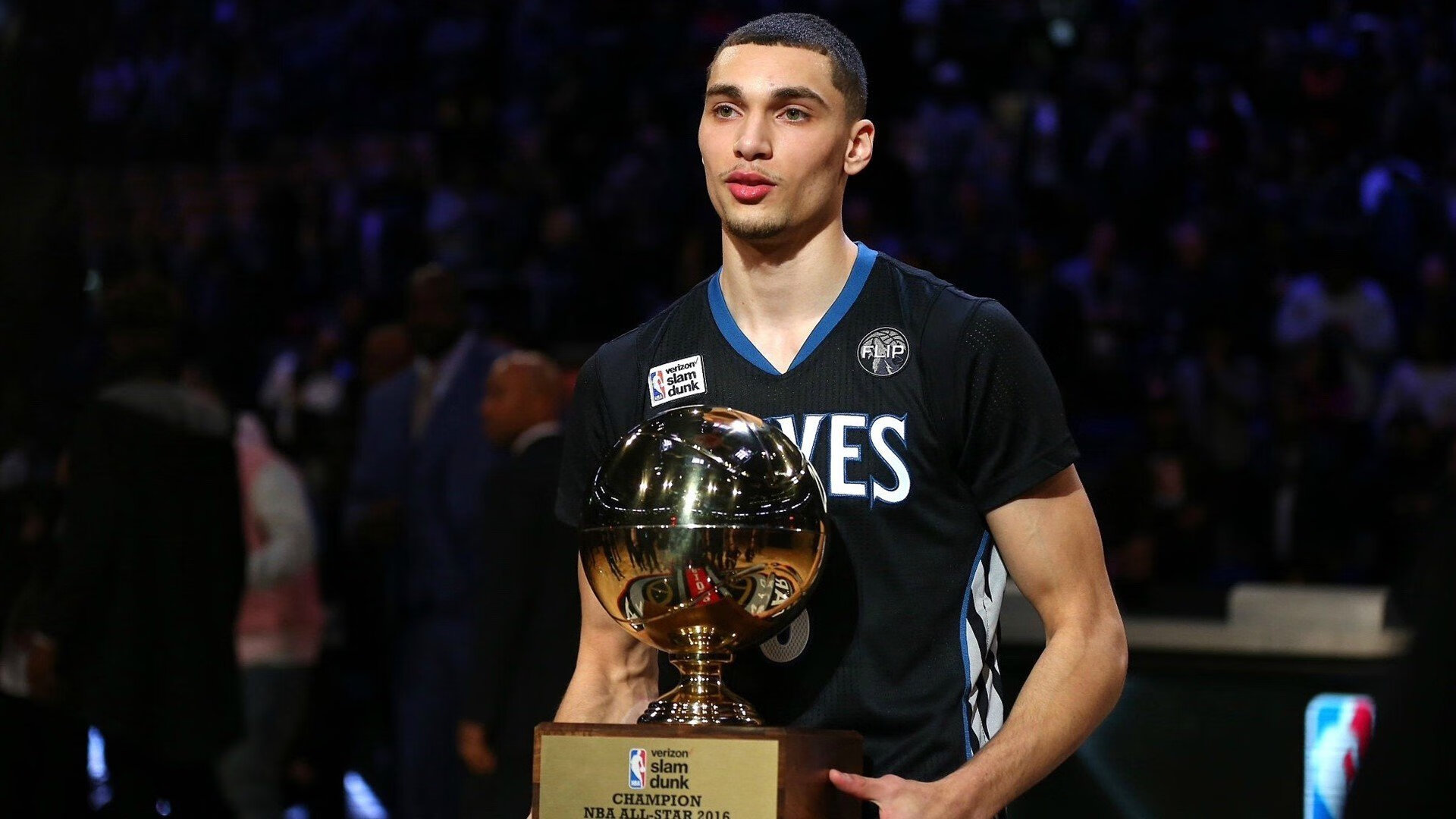 “科技革新：自动驾驶助力未来赛车”，自动驾驶塑未来