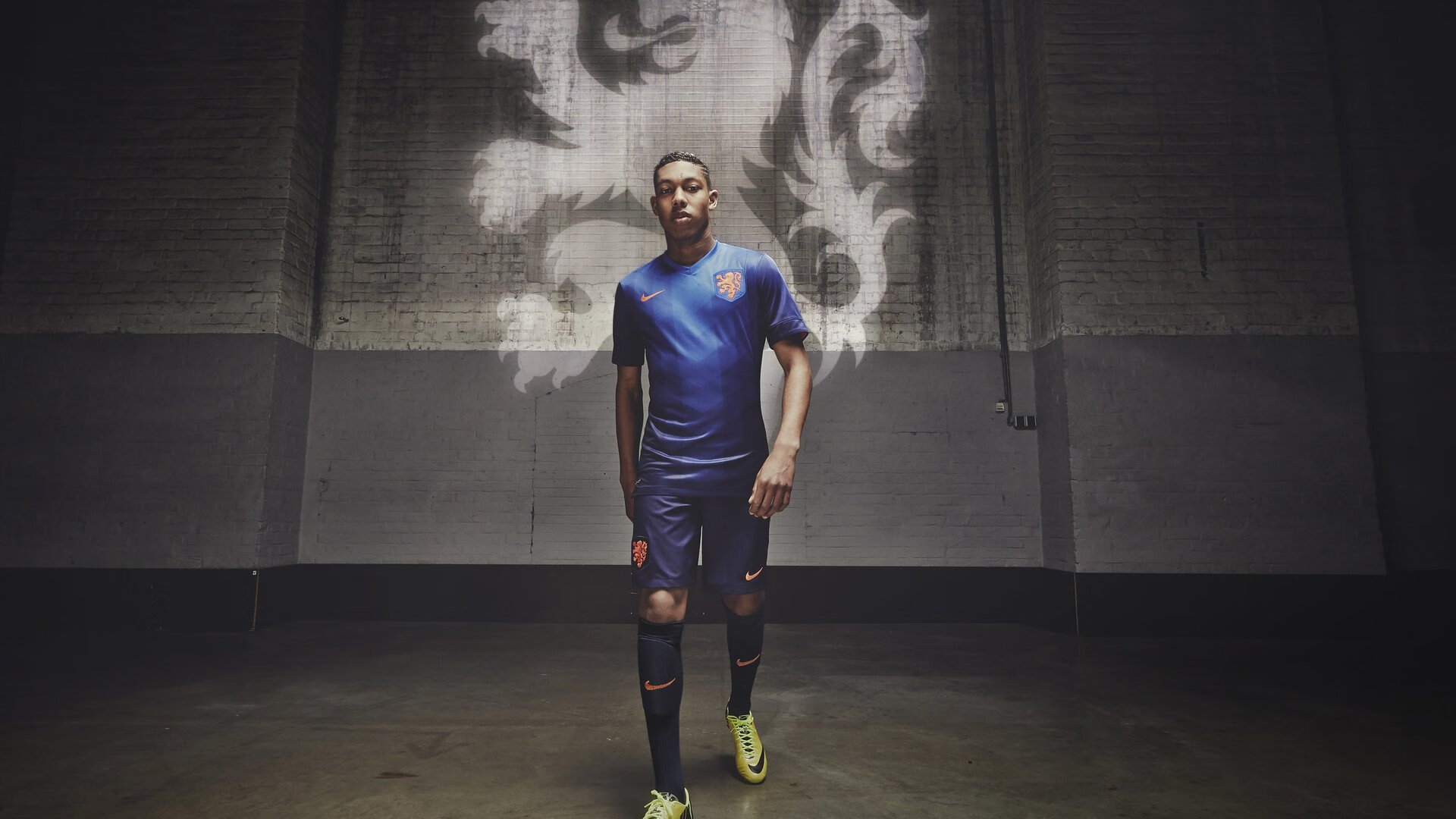 哥伦比亚队前锋苏亚雷斯在巴黎奥运会上表现出色，哥伦比亚队迪亚斯